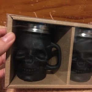 AmiciHome Black Skull Salt & Pepper Shakers